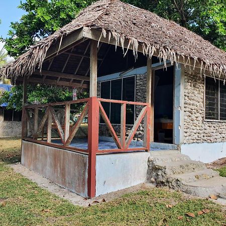 Lonnoc Beach Lodge Hog Harbour Экстерьер фото